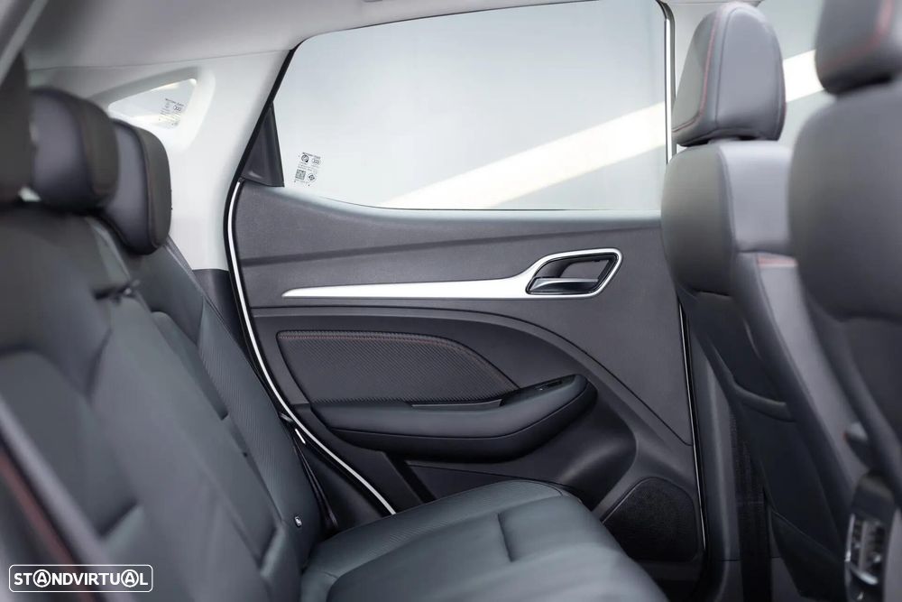 MG ZS EV 72.6 kWh Luxury OBC 11 kW - 19