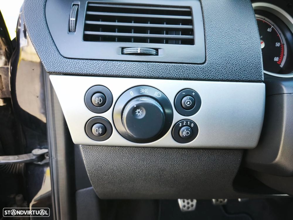 Opel Astra GTC 1.3 CDTI - 17