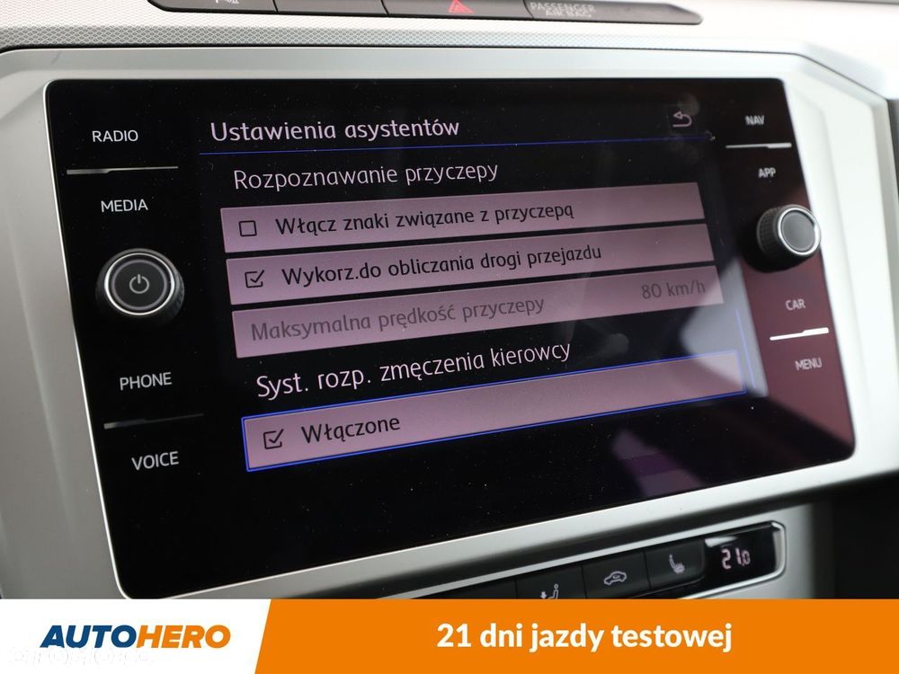 Volkswagen Passat - 25