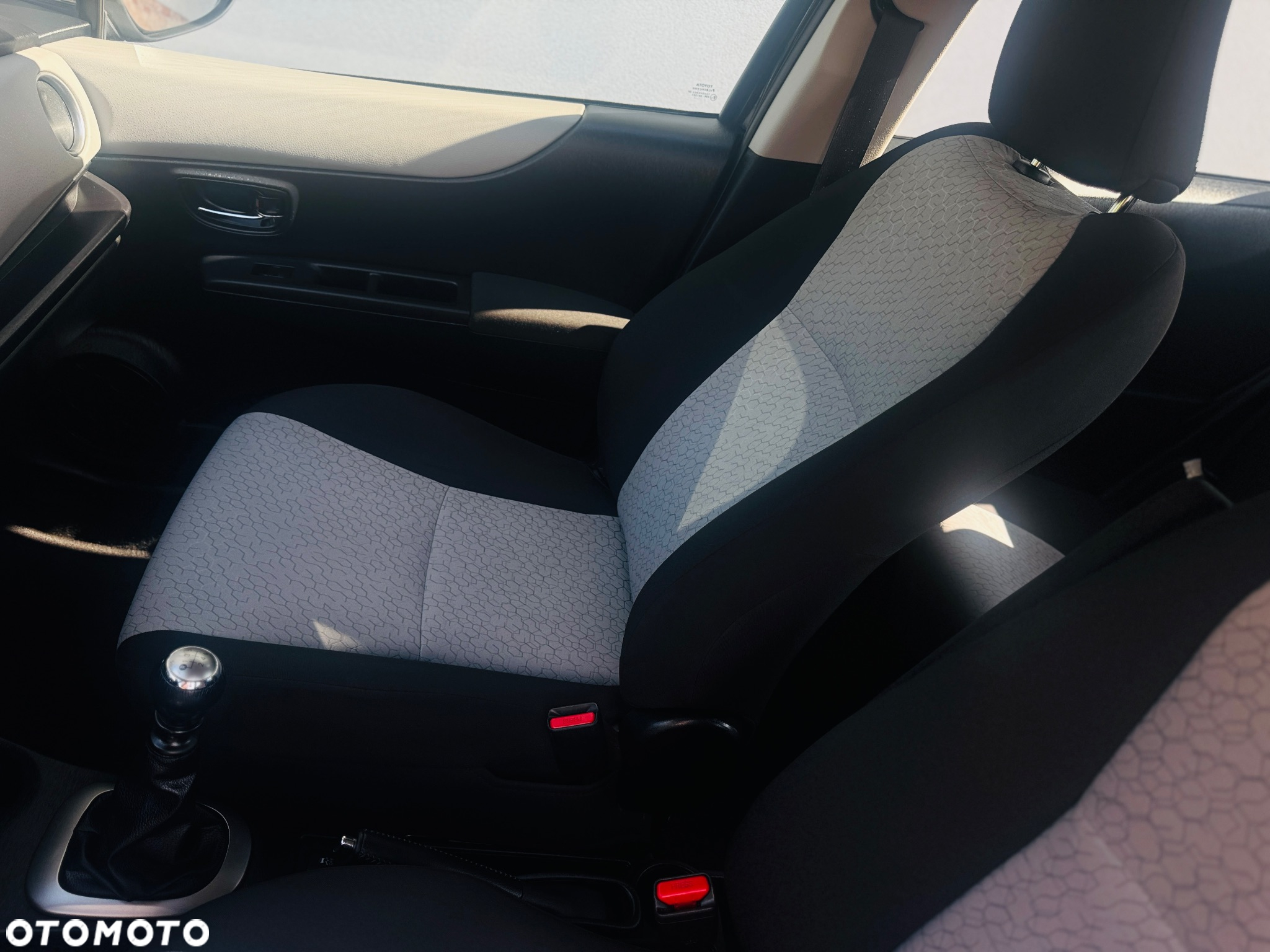 Toyota Yaris 1.33 VVT-i Executive - 8