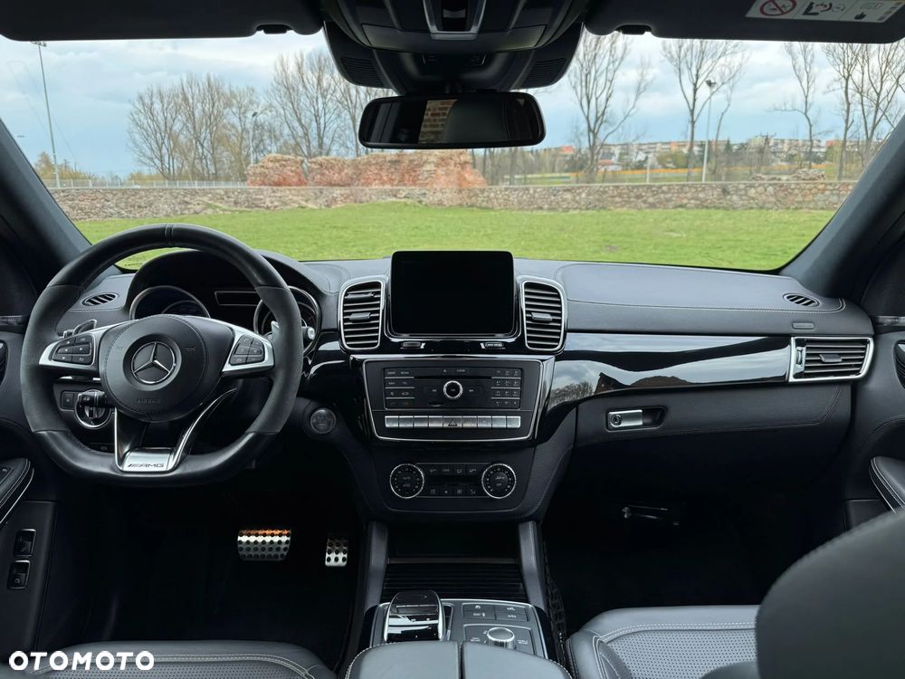 Mercedes-Benz GLS - 18