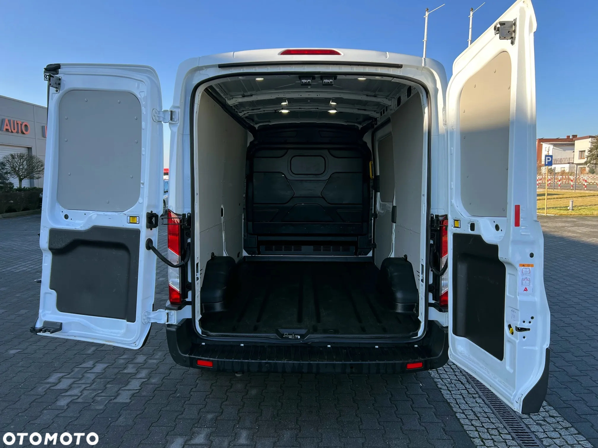 Ford Transit L2H2 Furgon Blaszak Lift Salon PL, Jeden Właściciel - 12