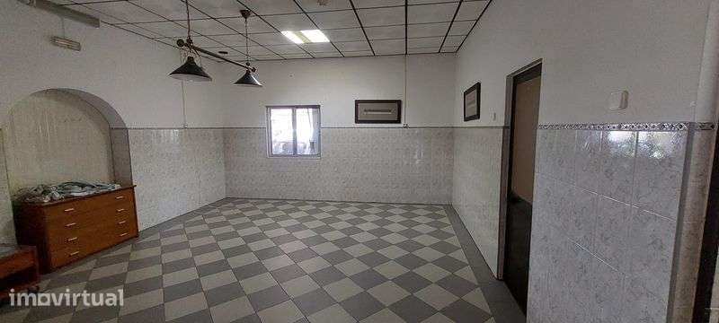 Espaço para arrumos ou escritorios - Grande imagem: 2/3