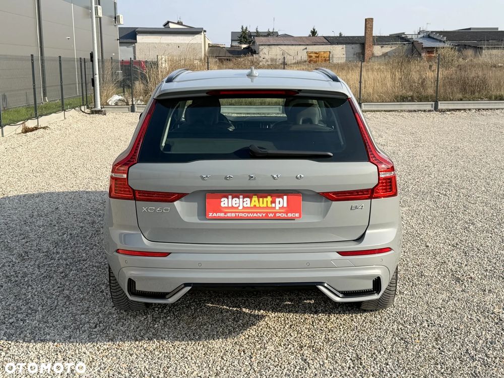 Volvo XC 60 B4 B Plus Dark - 12