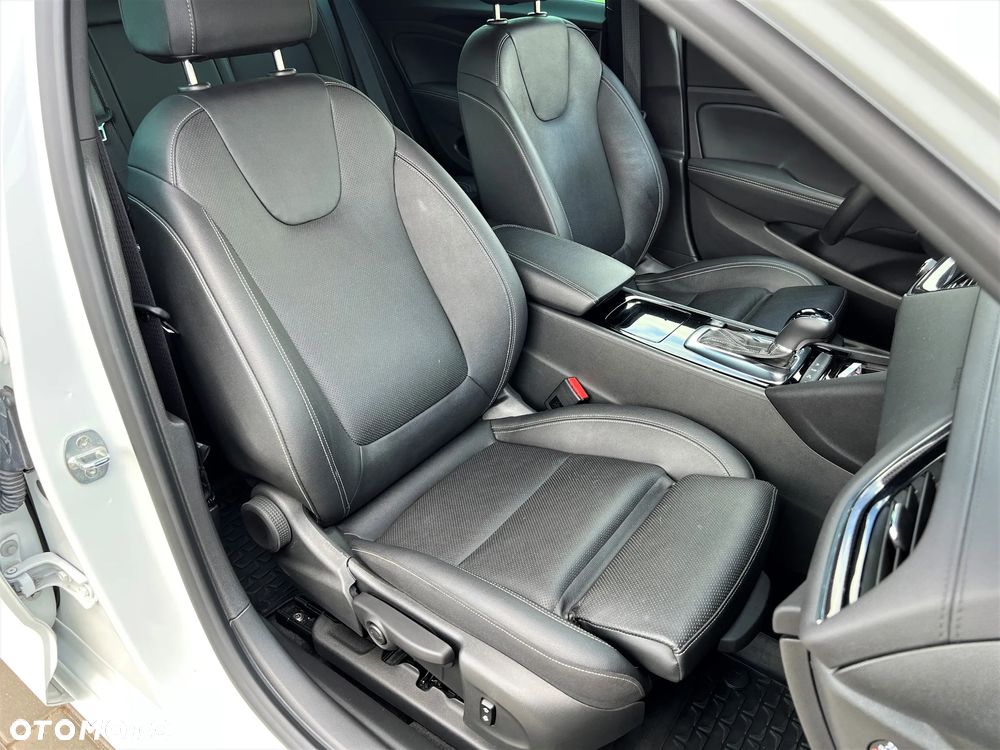 Opel Insignia 2.0 CDTI Business Elegance S&S - 33