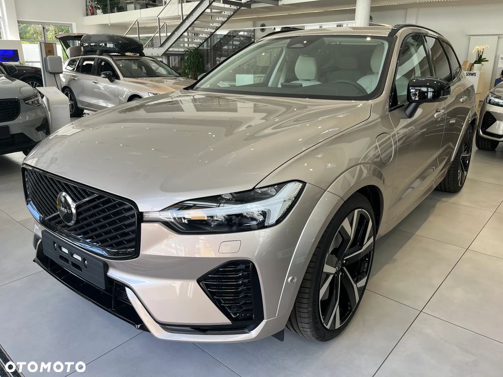Volvo XC 60 T6 Plug-In Hybrid AWD Plus Dark - 2
