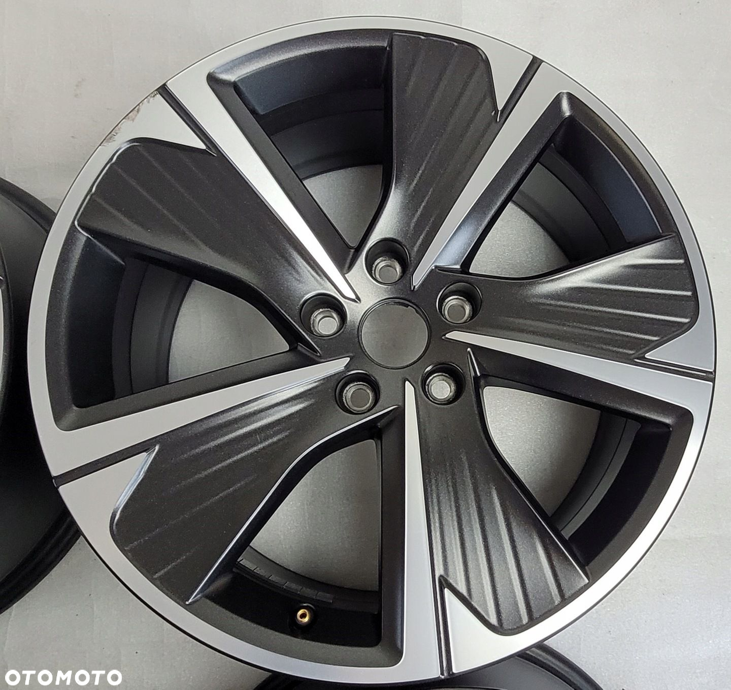 FELGI SEAT CUPRA FORMENTOR 5FF 8x18 18 ET40 5x112 - 5