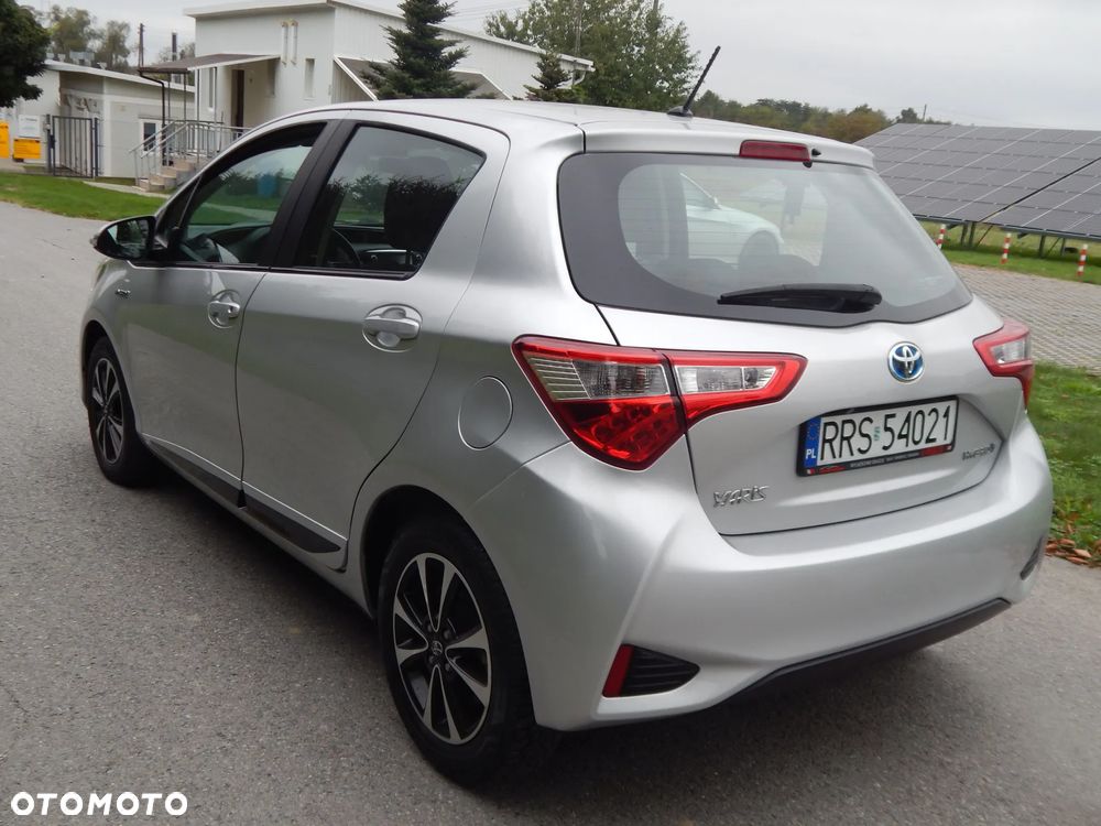 Toyota Yaris Hybrid 100 Premium - 11
