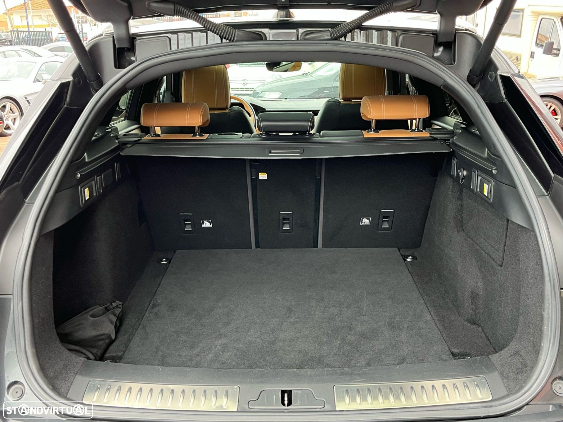 Land Rover Range Rover Velar 3.0 D R-Dynamic SE - 36