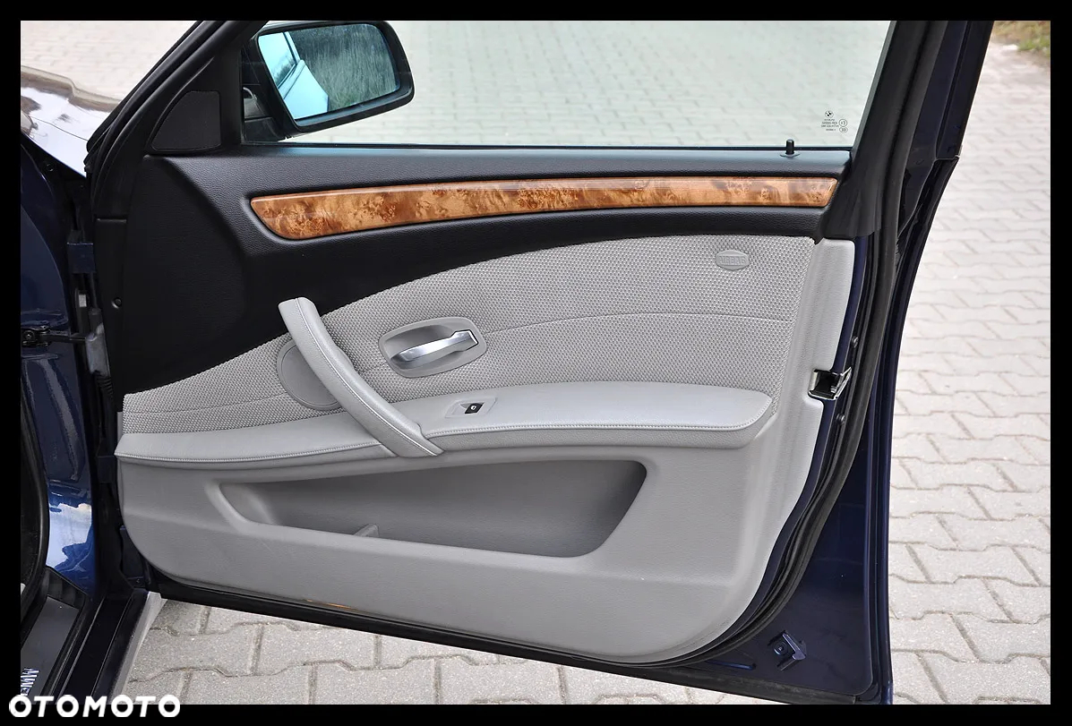BMW Seria 5 525xi Touring Edition Lifestyle - 28