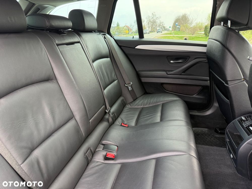 BMW Seria 5 525d Sport-Aut Luxury Line - 24