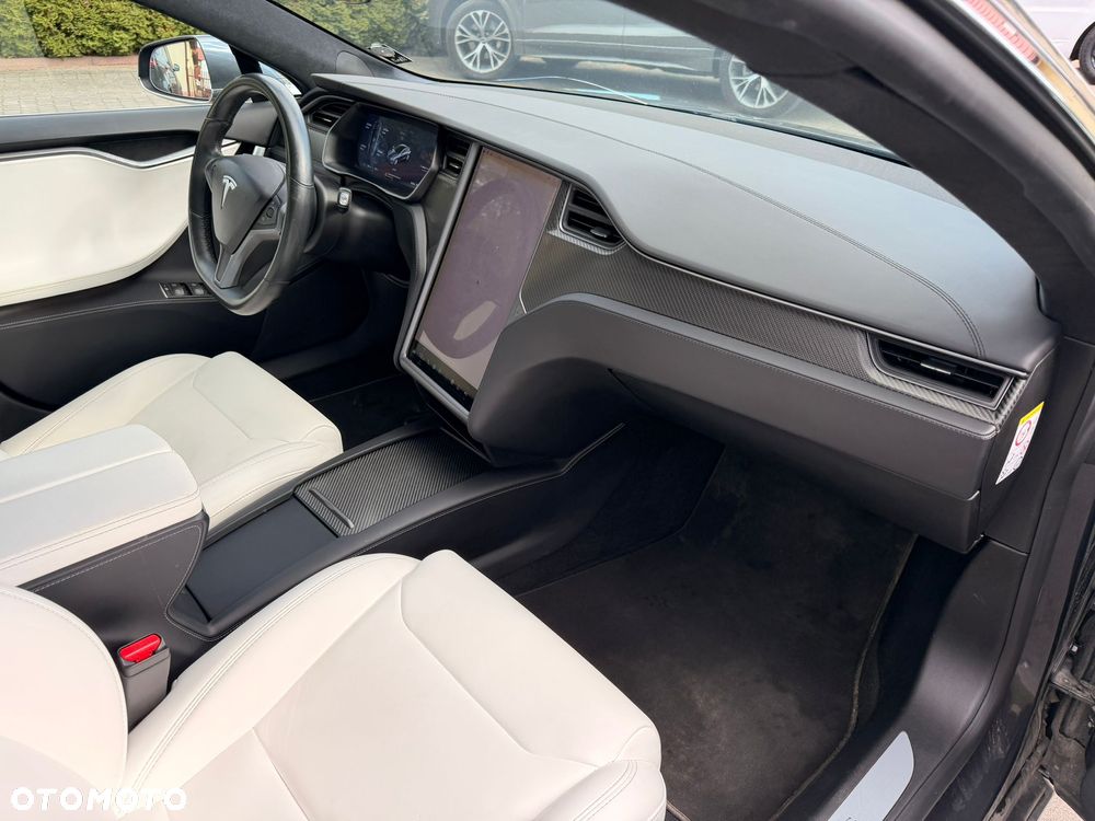 Tesla Model S - 25