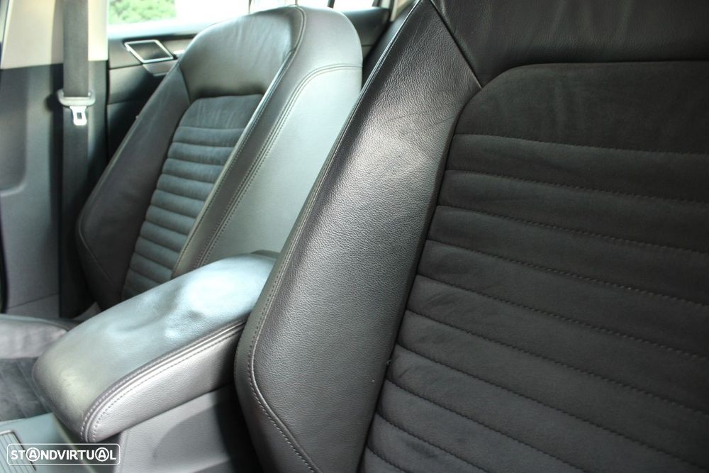 VW Passat Variant 2.0 TDi Highline DSG - 31