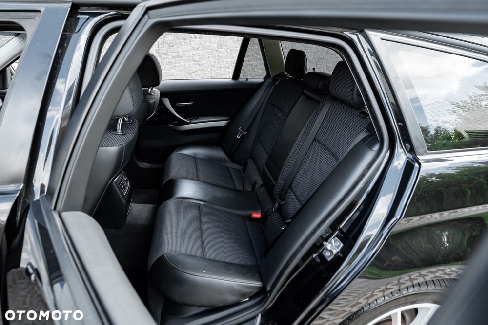 BMW Seria 3 320d xDrive DPF - 20
