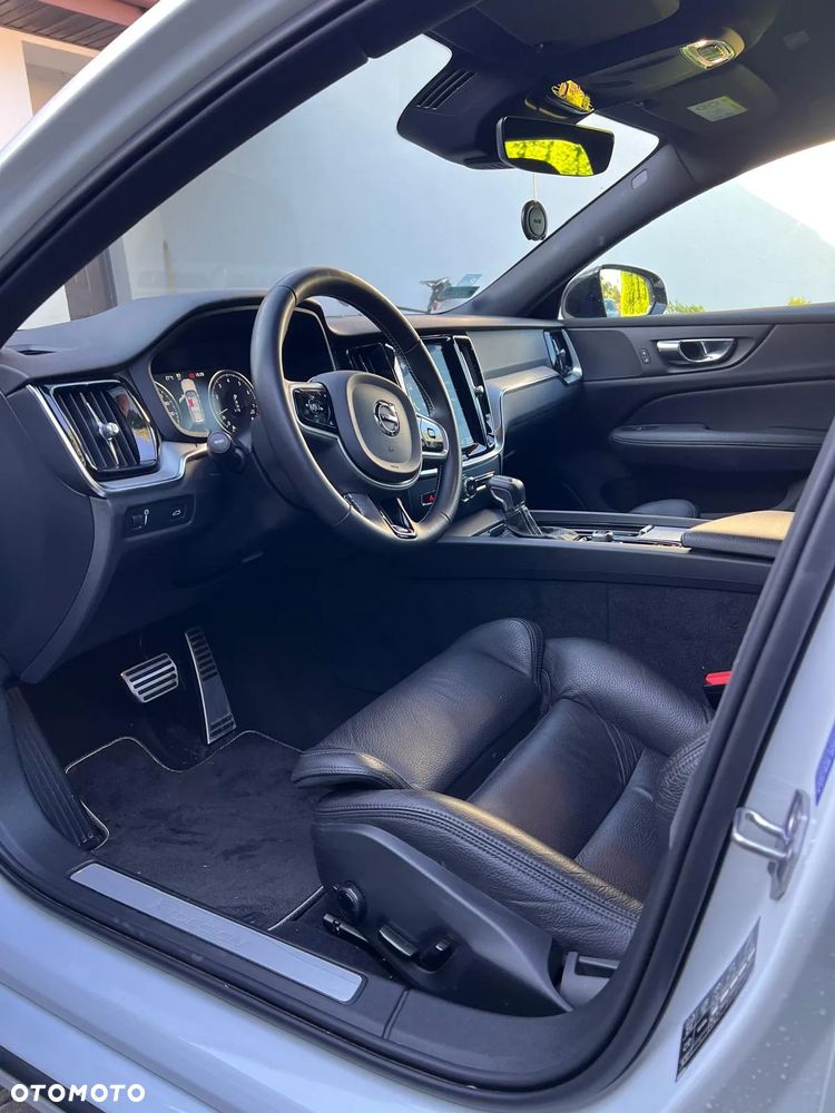 Volvo V60 T4 R-Design - 16