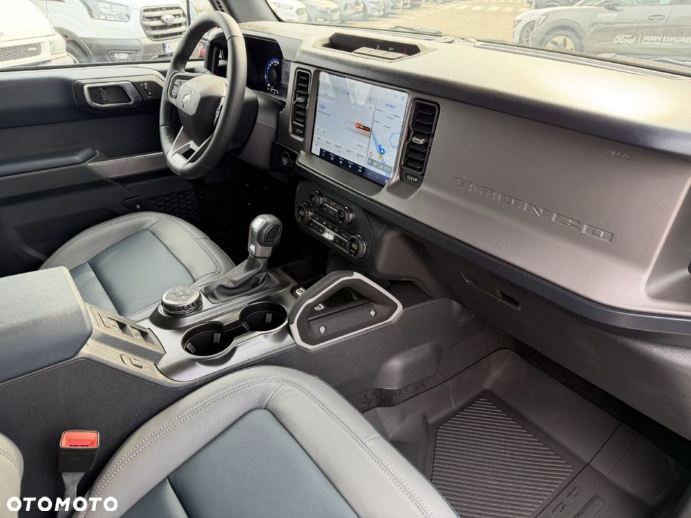 Ford Bronco - 13