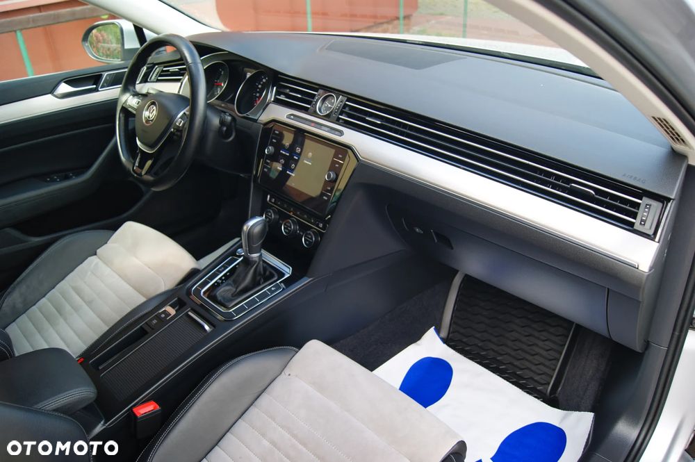 Volkswagen Passat 1.6 TDI SCR DSG Business - 35