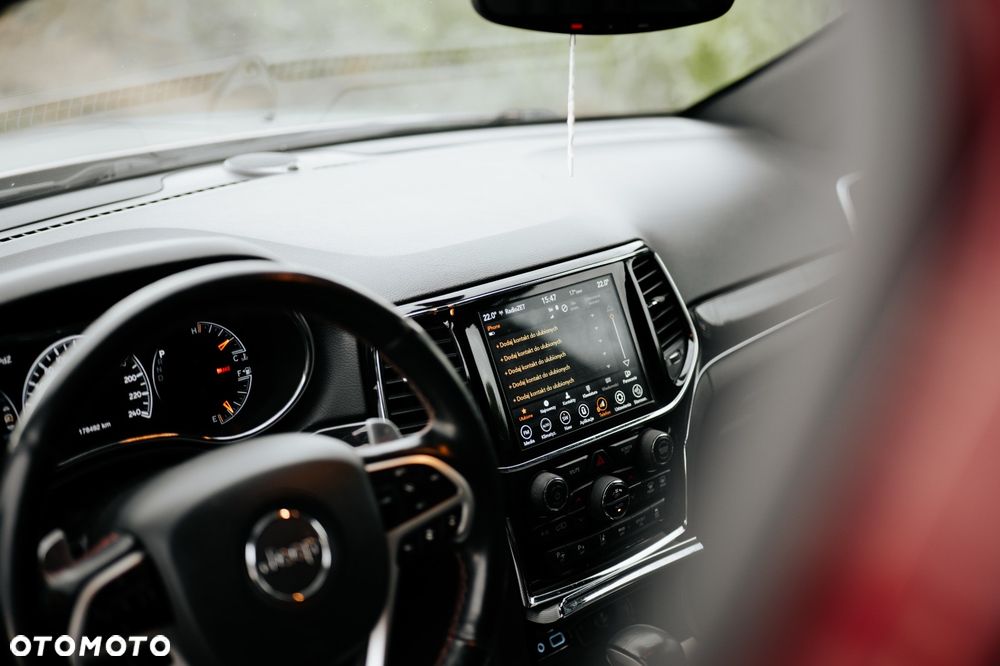 Jeep Grand Cherokee - 12