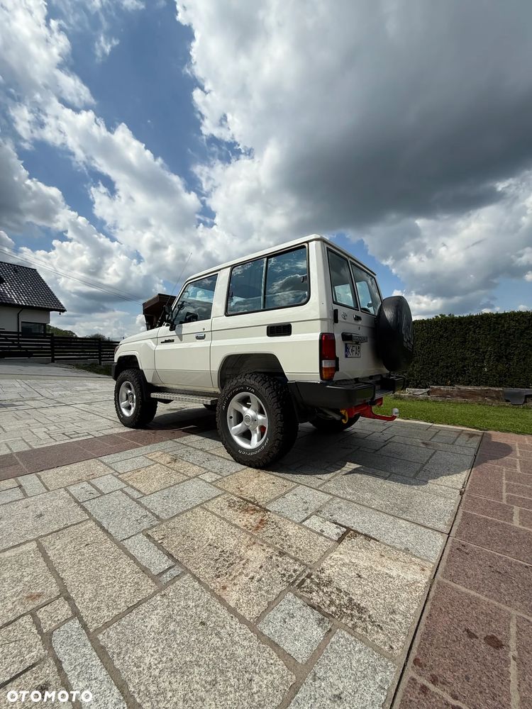 Toyota Land Cruiser - 4