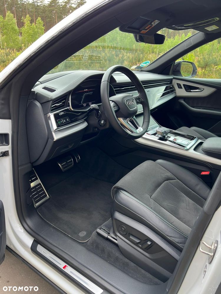 Audi SQ8 - 8