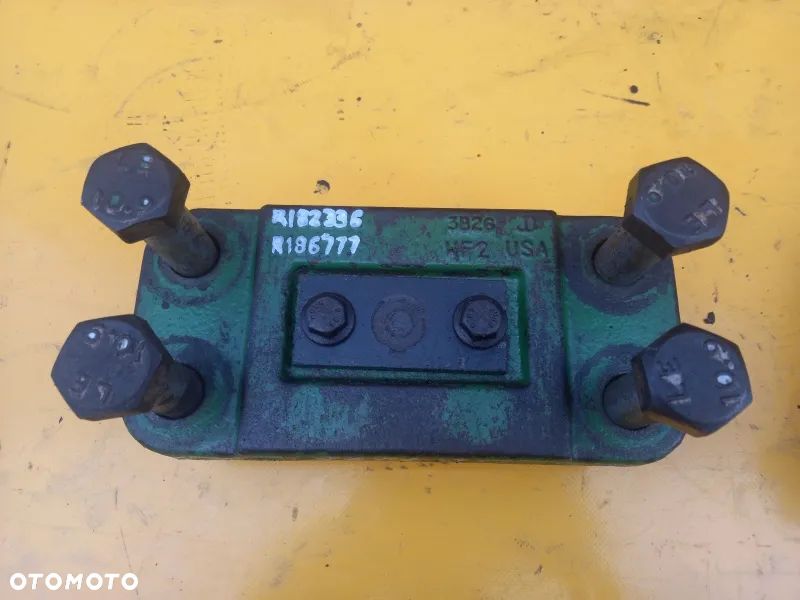 Podpora belki zaczepu polowego John Deere 7720 - 2