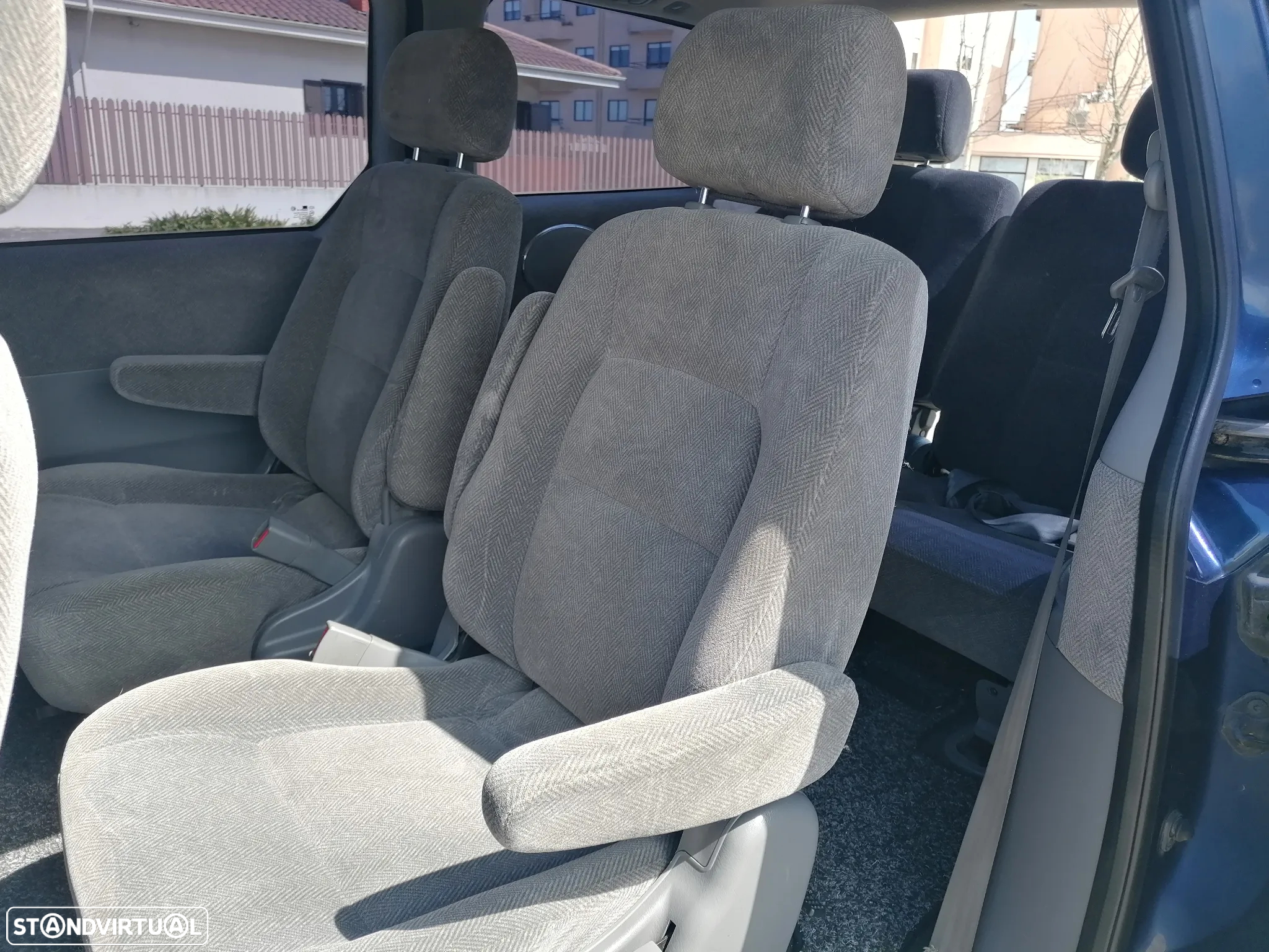 Kia Carnival - 4