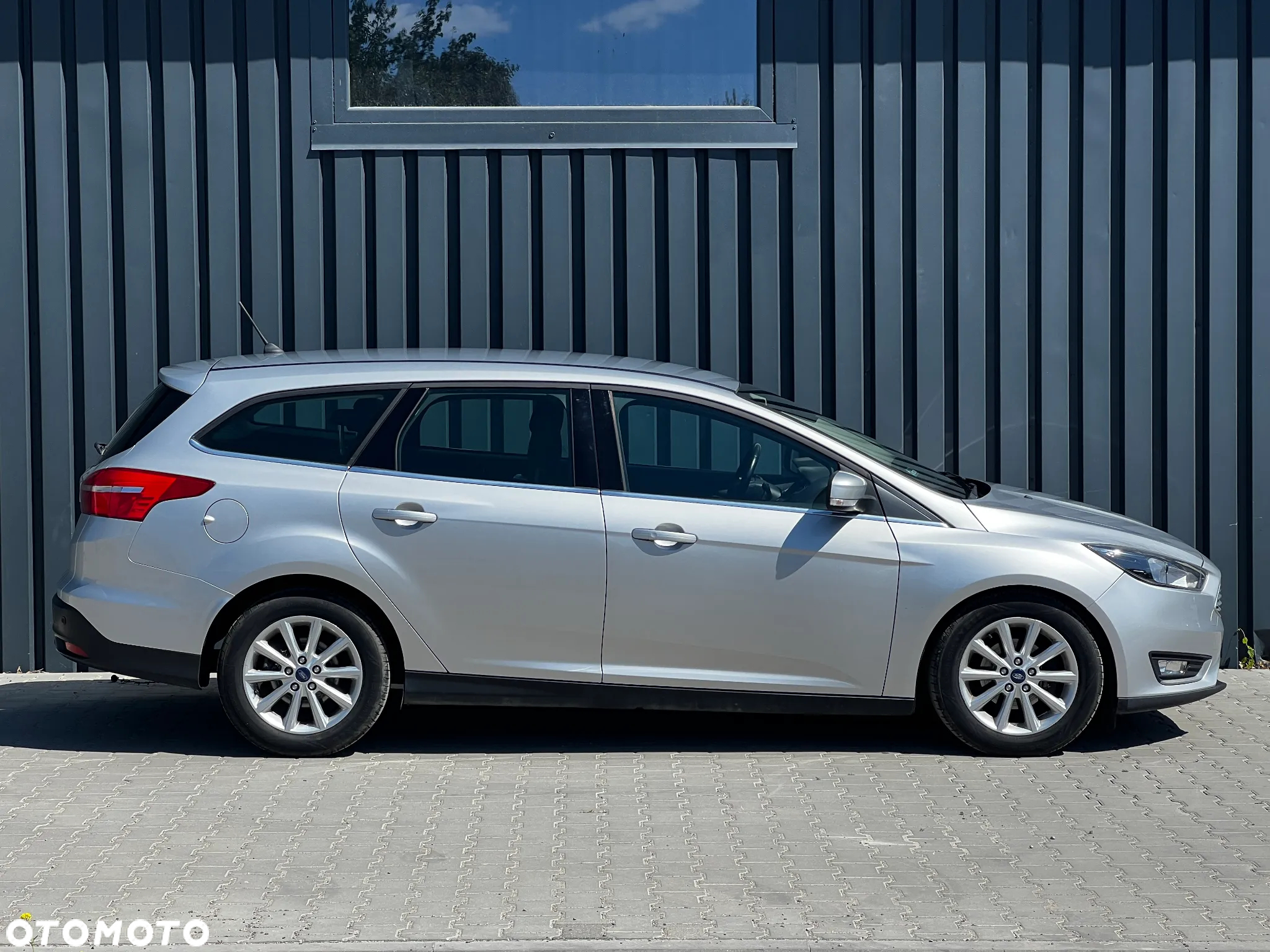 Ford Focus Turnier 1.5 EcoBlue Start-Stopp-System TITANIUM - 2