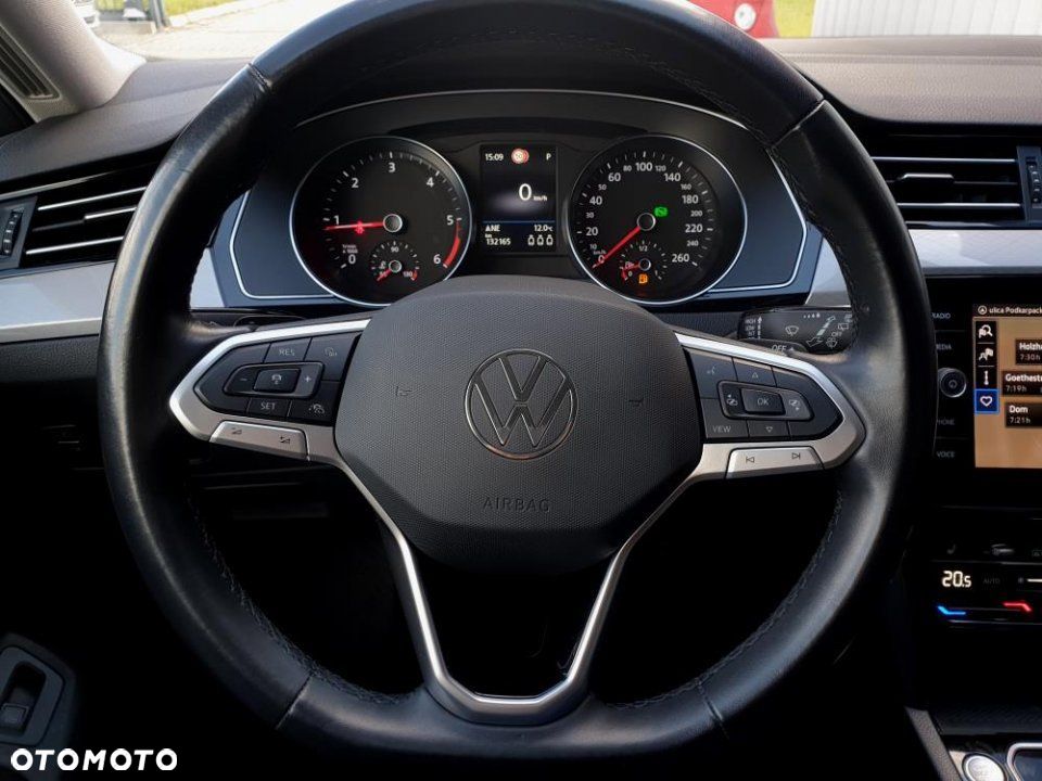 Volkswagen Passat - 12