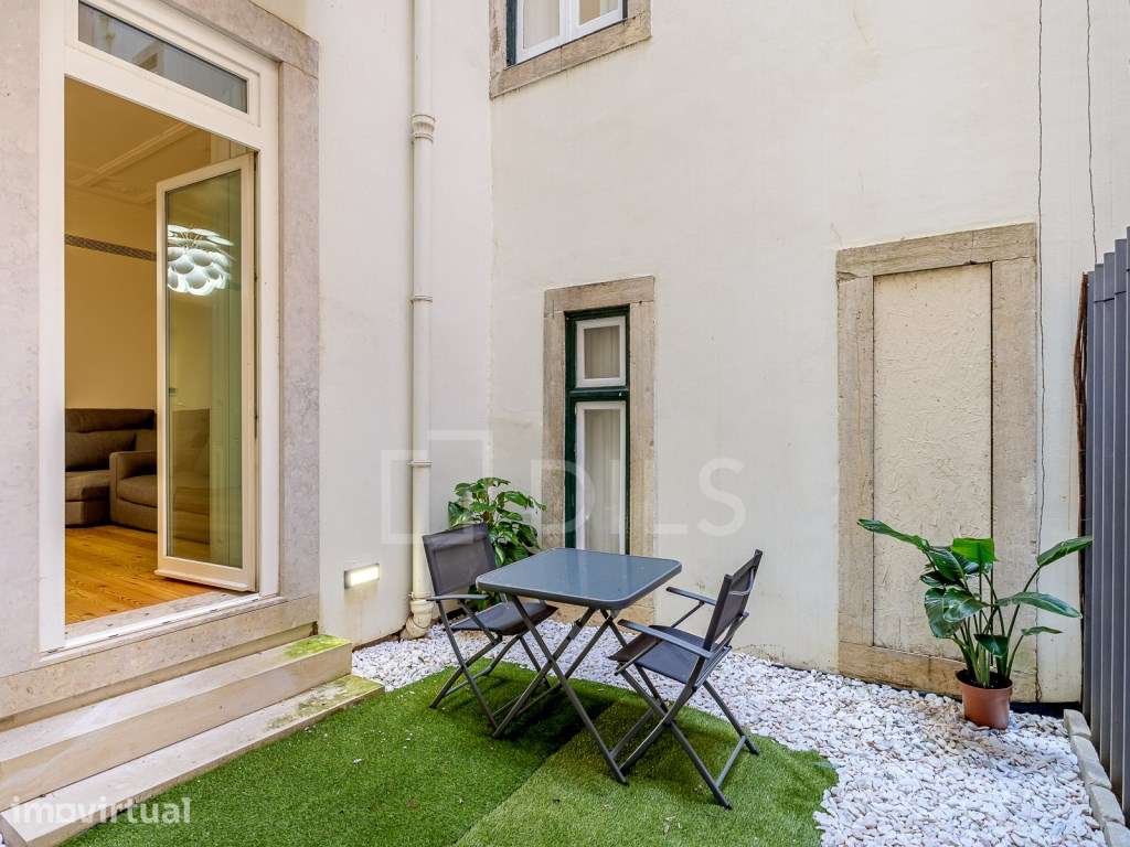 Apartamento T1 Lisboa, renovado, com pátio privativo - Grande imagem: 2/15