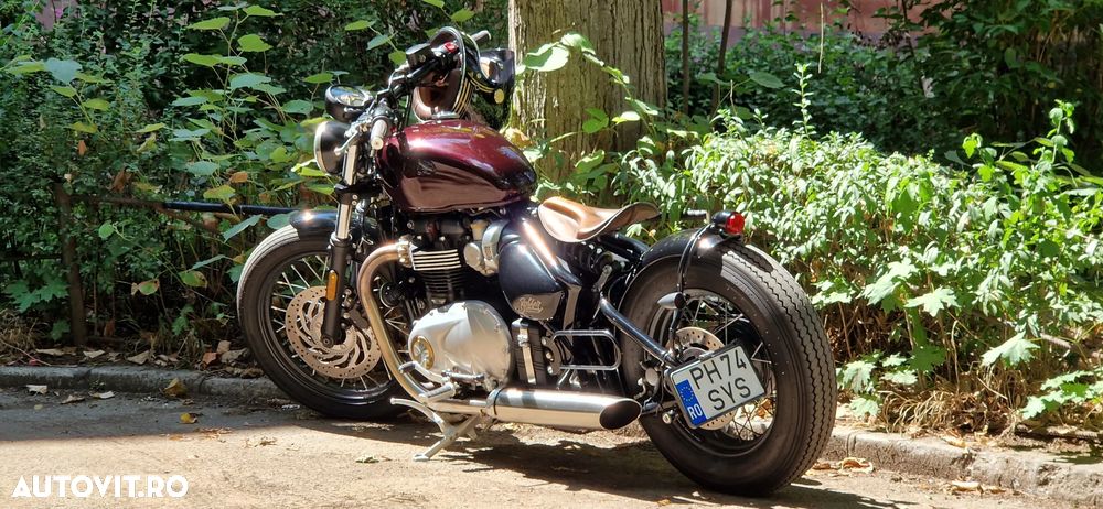 Triumph Bonneville Bobber - 4