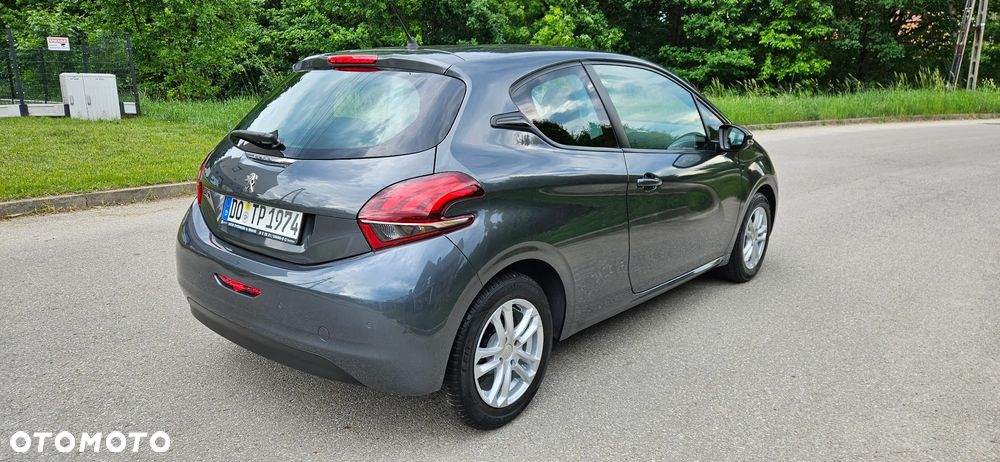 Peugeot 208 - 3