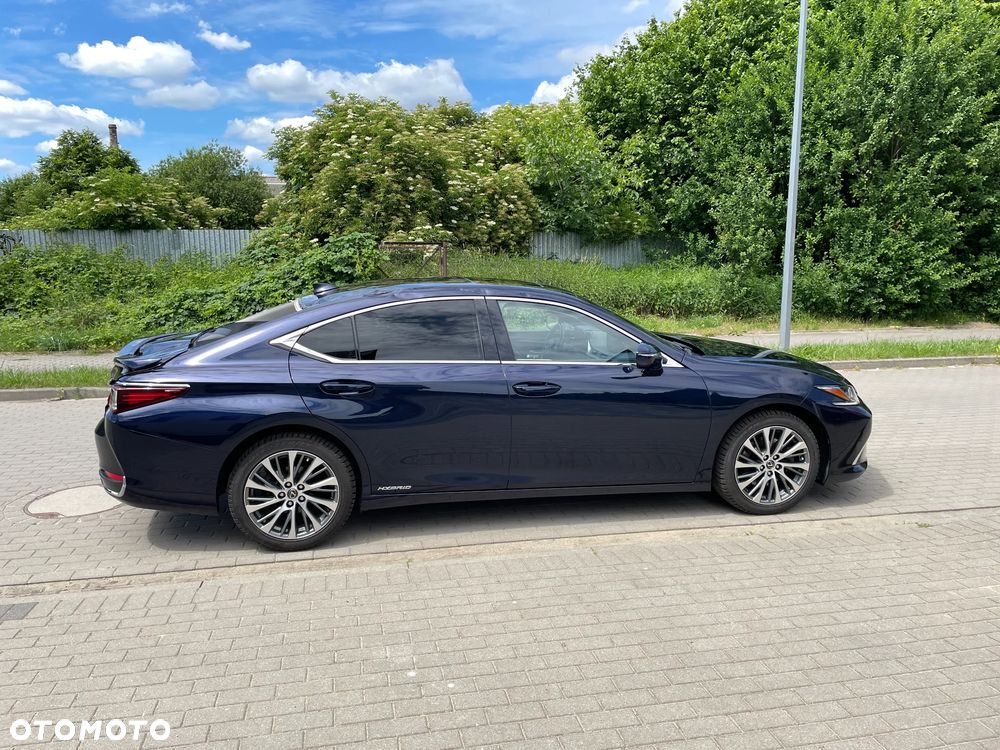 Lexus ES 300h Business Edition - 11