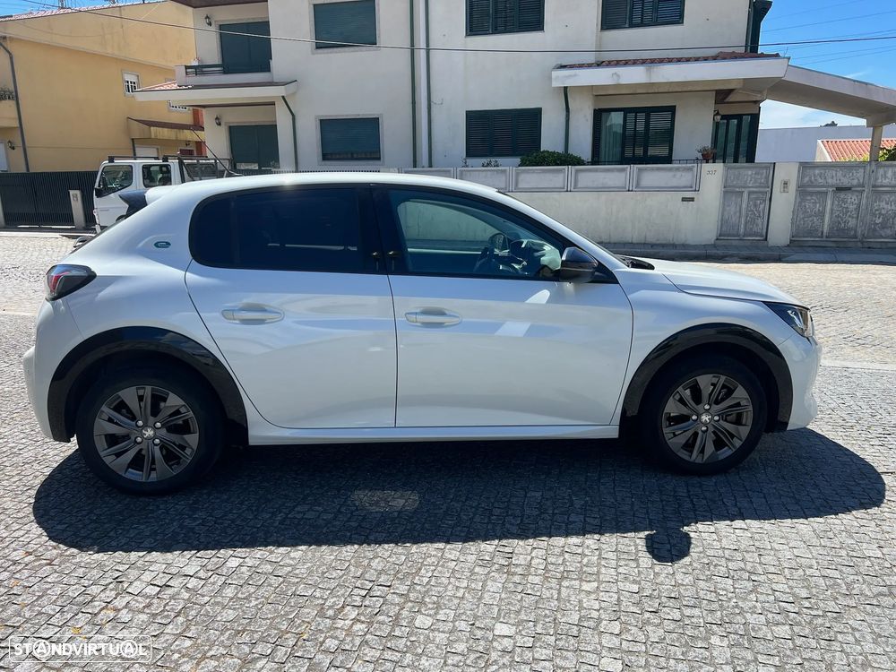 Peugeot 208 - 15