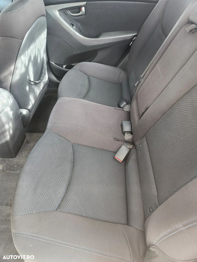 Hyundai Elantra 1.6 MPi - 10