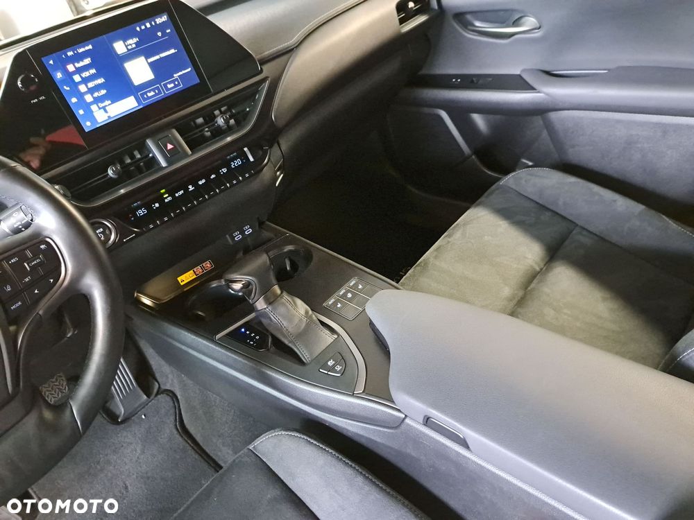 Lexus UX 250h GPF Business 2WD - 28