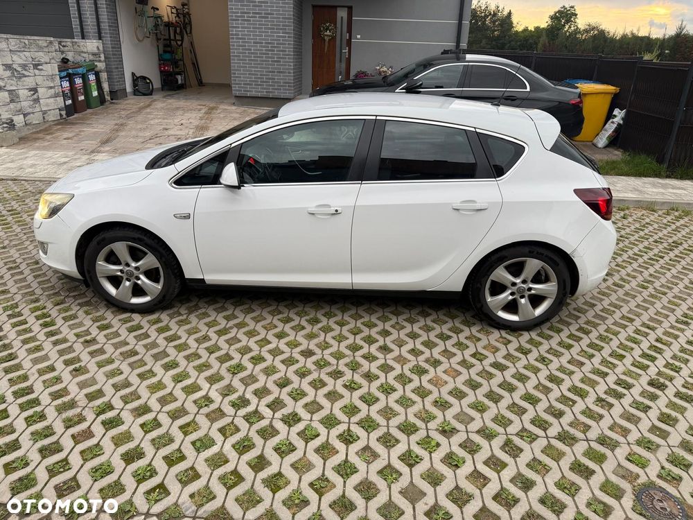 Opel Astra 2.0 CDTI Cosmo - 24