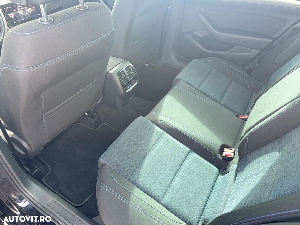 Volkswagen Passat - 11