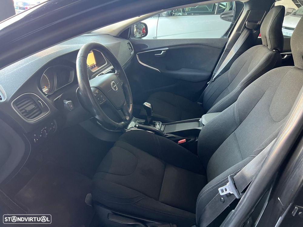 Volvo V40 2.0 D3 Momentum - 12