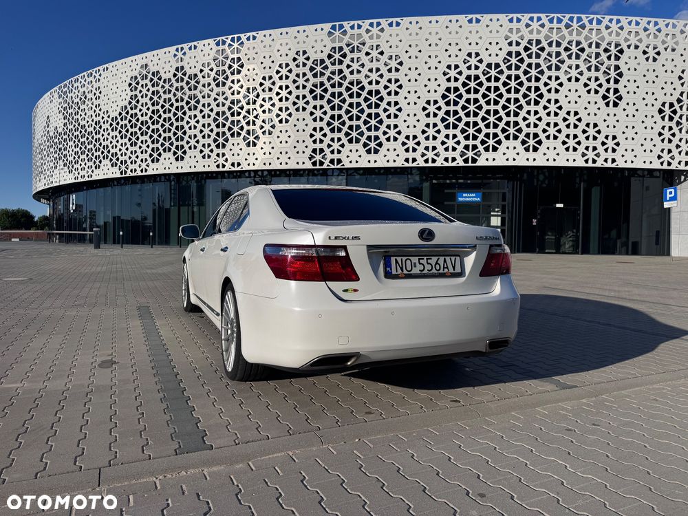 Lexus LS 600h L Superior - 14
