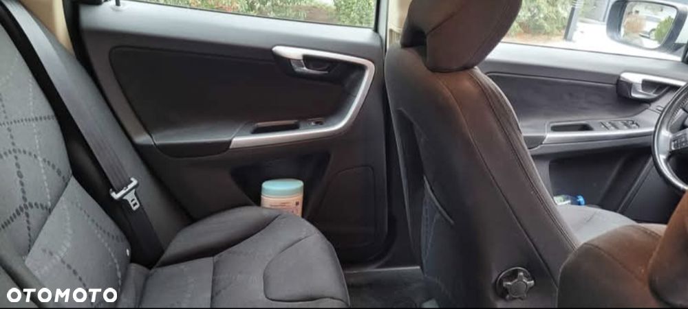 Volvo XC 60 D3 Momentum - 6
