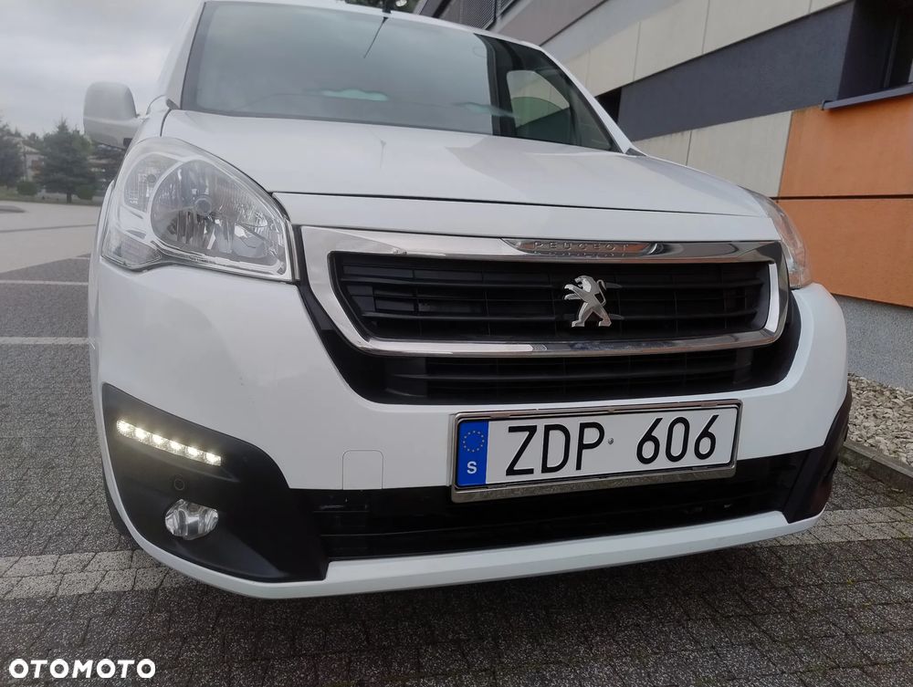 Peugeot PARTNER PO LIFT 1.6 HDI (90KM) 5-BIEGÓW KLIMA TEMPOMAT TABLET STAN IDEALNY FULL OPCJA BEZWYPADKOWY SERWIS KM NIE MA RDZY ! ! ! - 30