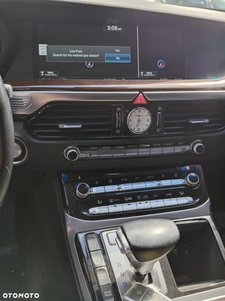 Genesis G90 - 13