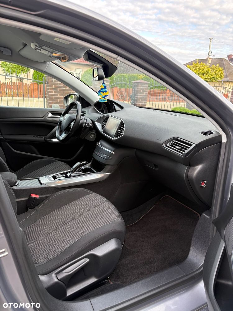 Peugeot 308 1.5 BlueHDi Active Pack Business S&S EAT8 - 18