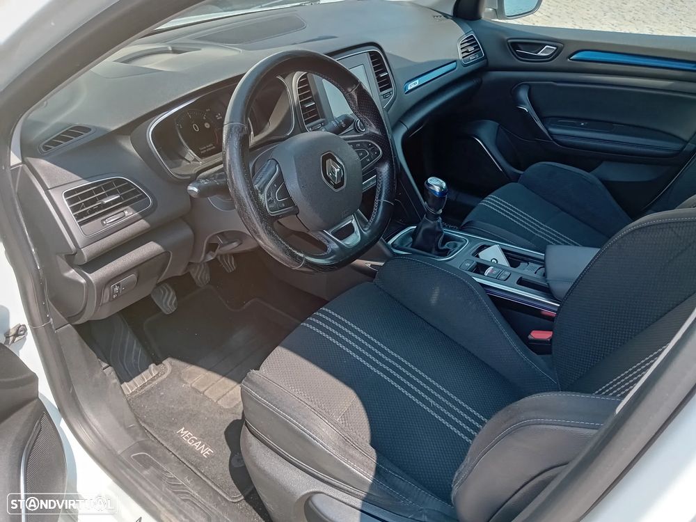 Renault Mégane Sport Tourer 1.5 dCi GT Line J18 - 33