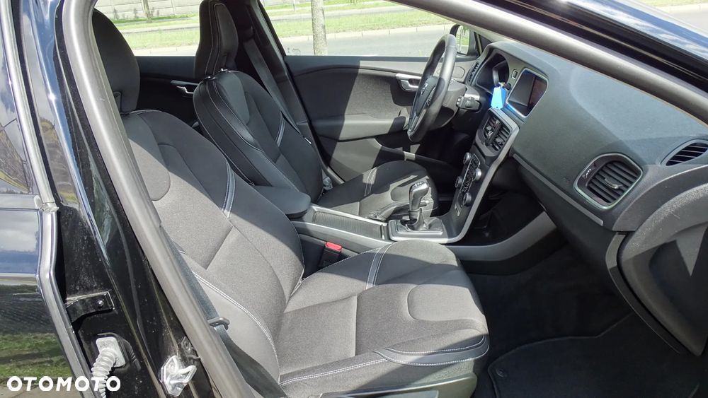 Volvo V40 T2 Momentum - 15