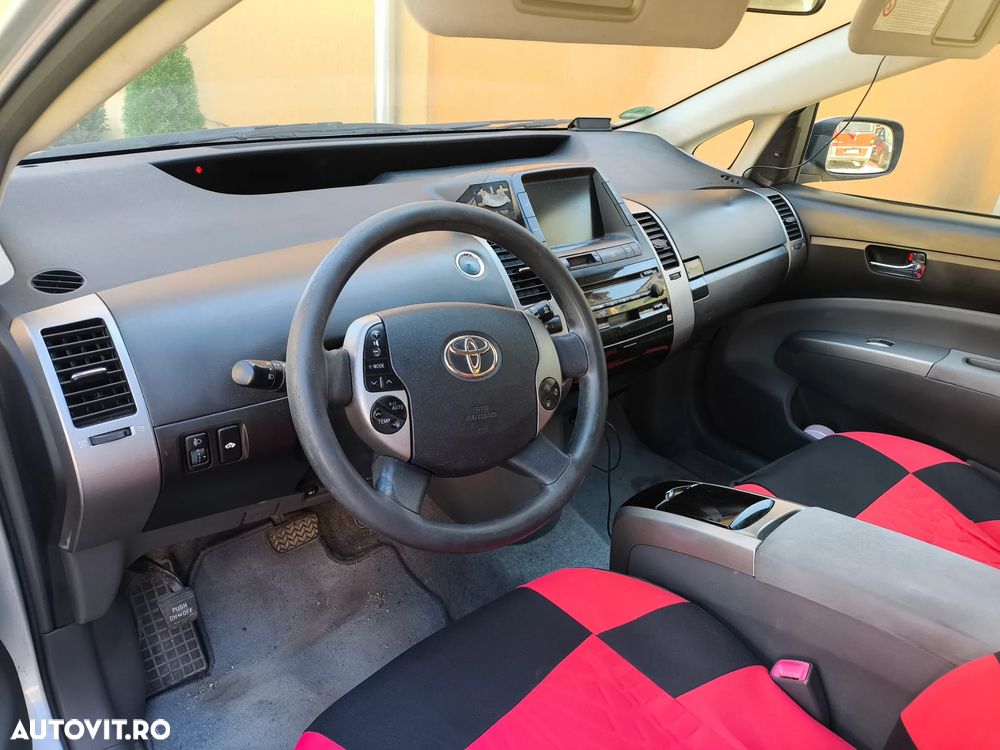 Toyota Prius - 4