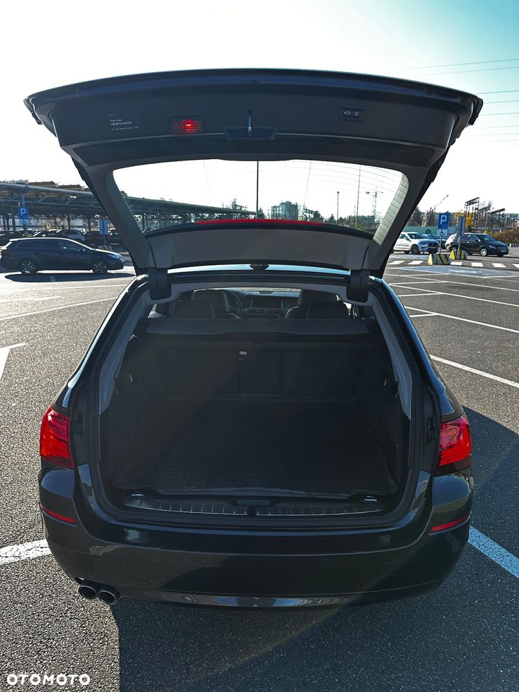 BMW Seria 5 520d Touring Luxury Line - 15