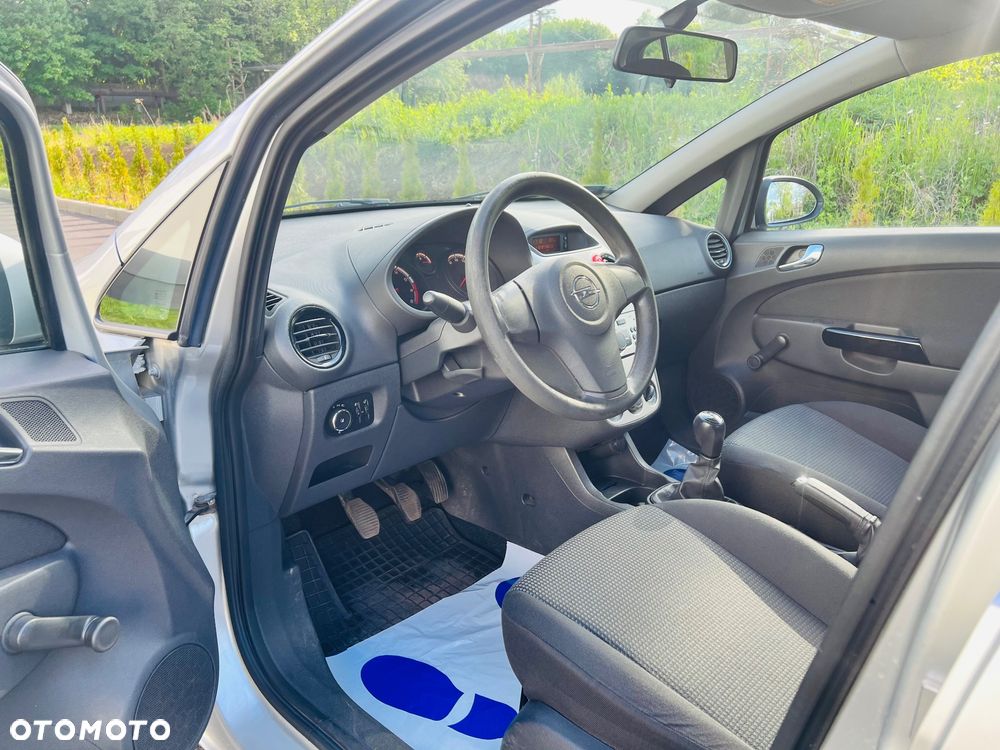 Opel Corsa 1.2 16V Essentia - 5