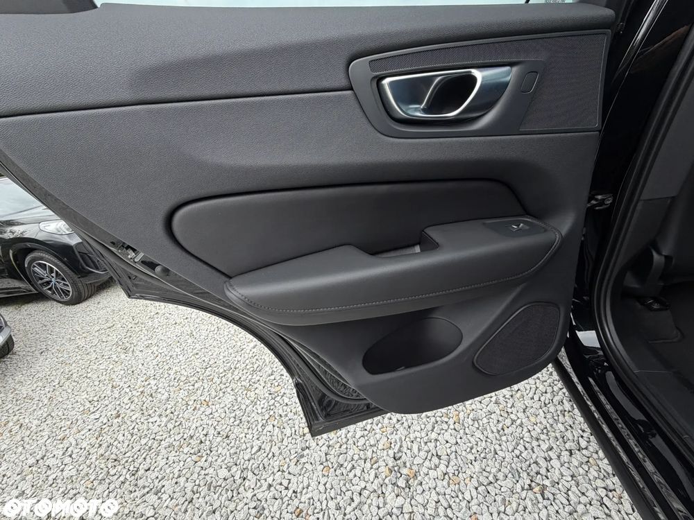 Volvo XC 60 B4 D AWD Ultimate Dark - 26