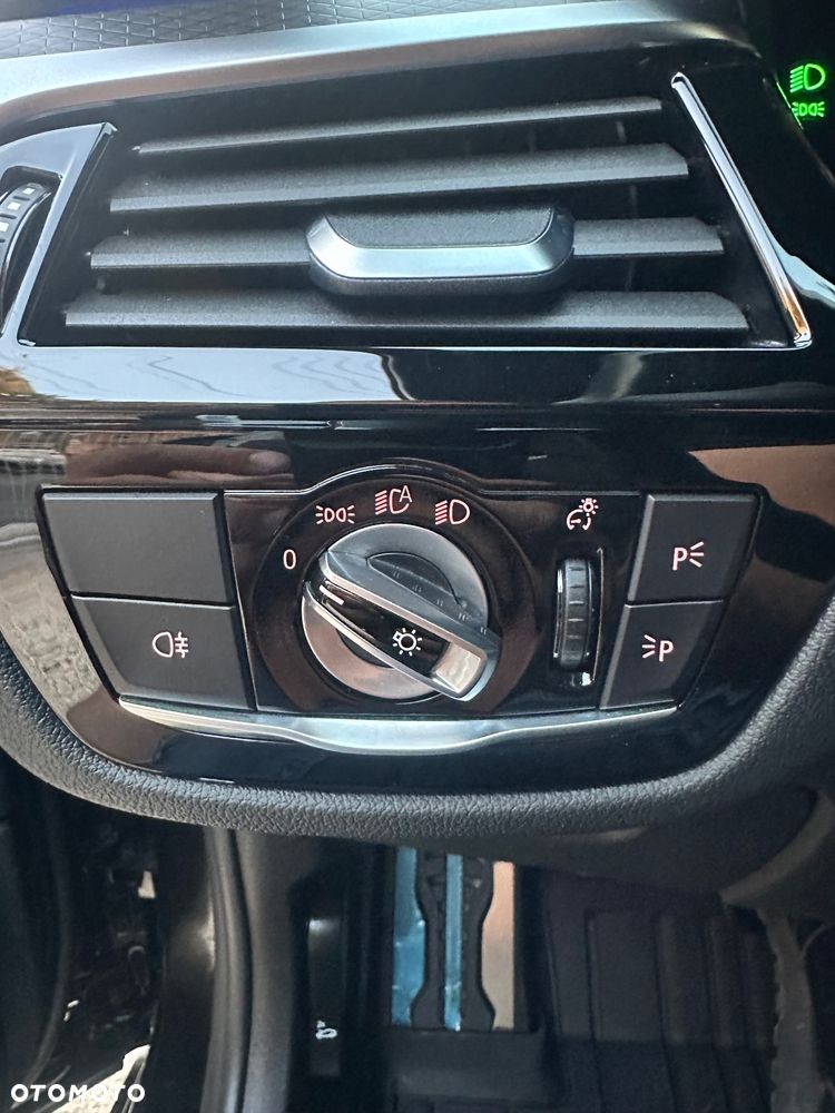 BMW Seria 5 M550i xDrive - 24